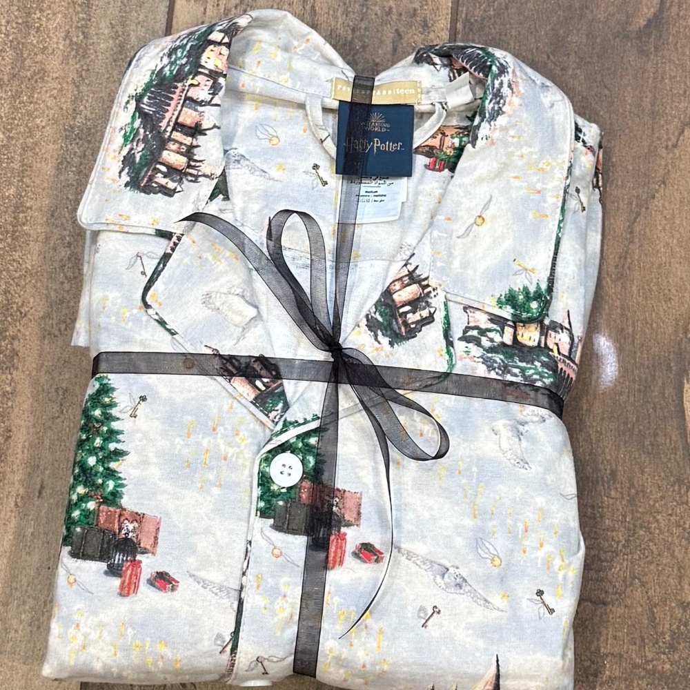 Harry Potter Hogwarts Teen Christmas Organic Flannel Pajama Set - PBT (no tag) - Picture 3 of 5